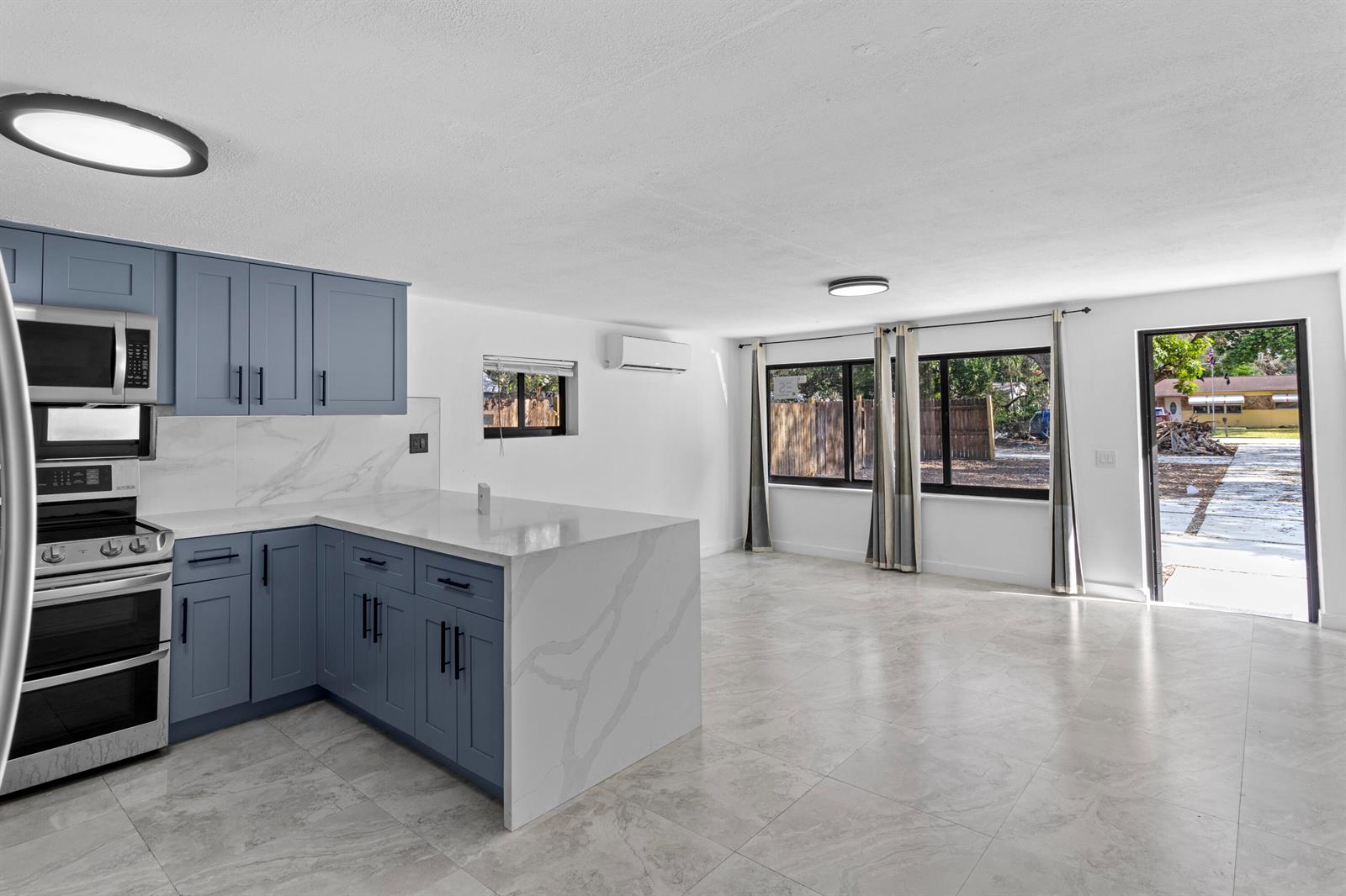 Single Family in Dania 2/2. Just Remodeled!